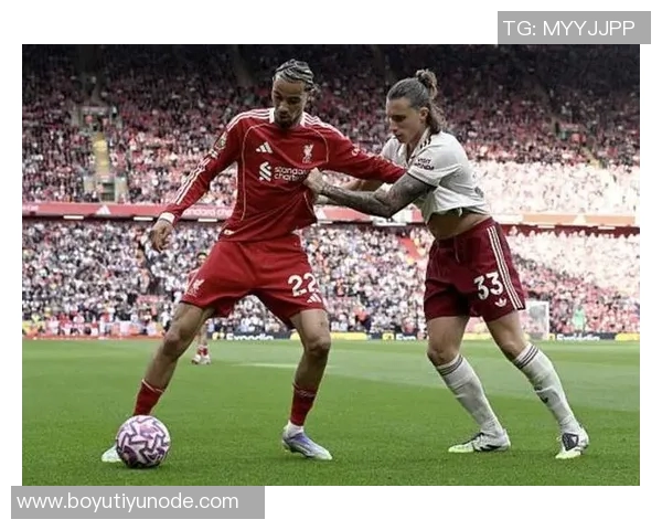 埃基蒂克身披法国队9号球衣有望首发出战引发热议 埃基蒂克身披法国队9号球衣有望首发出战引发热议