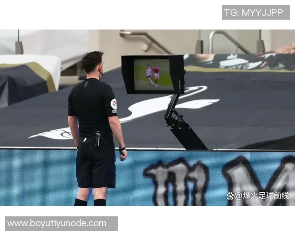 哈曼批评裁判缺乏VAR执法能力质疑迪亚斯越位判罚影响比赛公正性 哈曼批评裁判缺乏VAR执法能力质疑迪亚斯越位判罚影响比赛公正性