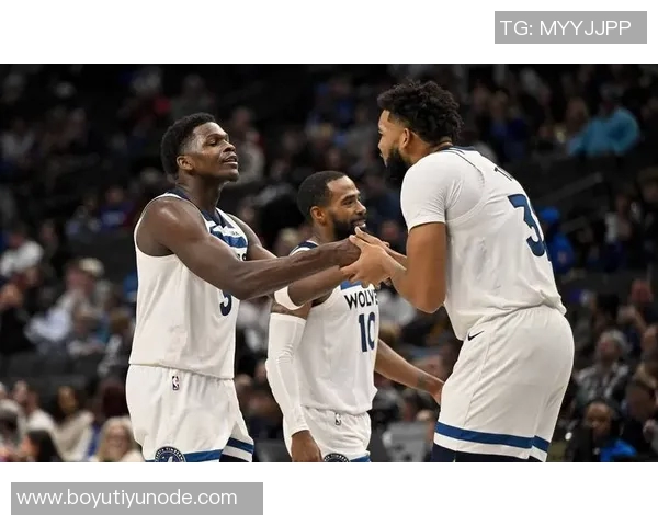 库里与爱德华兹赛后亲密互动热聊背后的友谊与篮球梦想